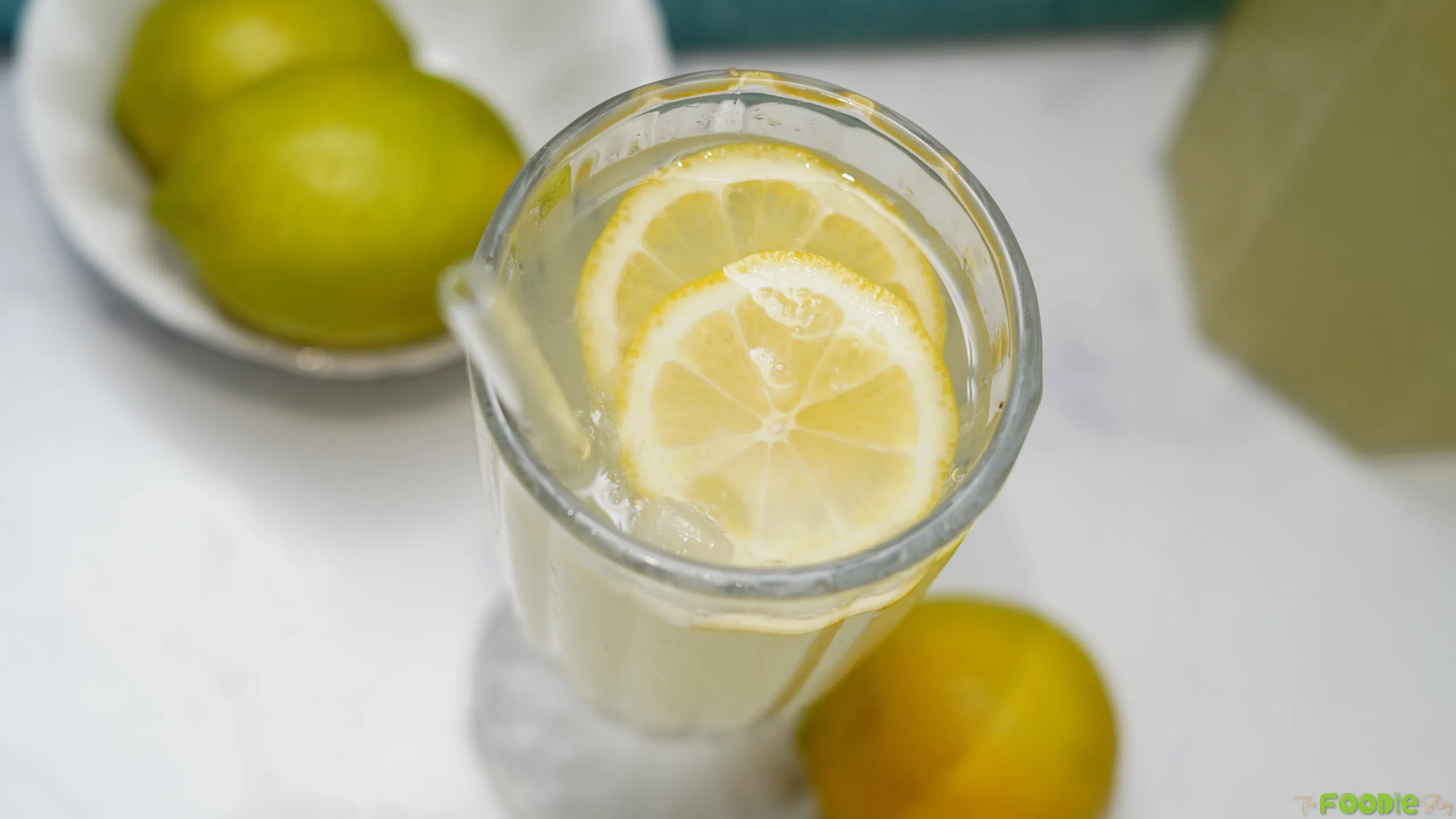Close-up of a glass of homemade lemonade with fresh lemon slices.