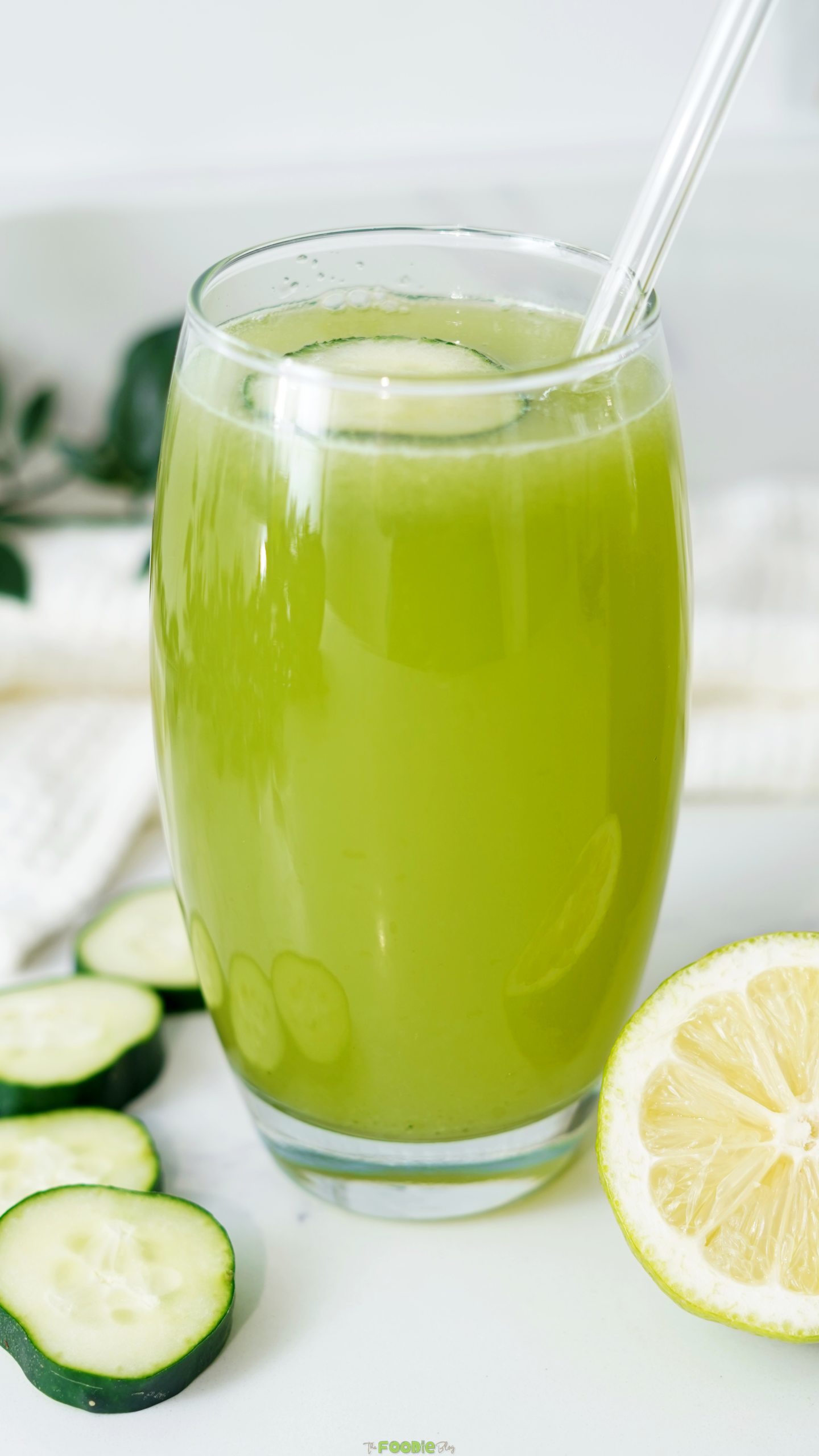 Close-up of a glass of refreshing cucumber lemonade with fresh cucumber slices and lemon.