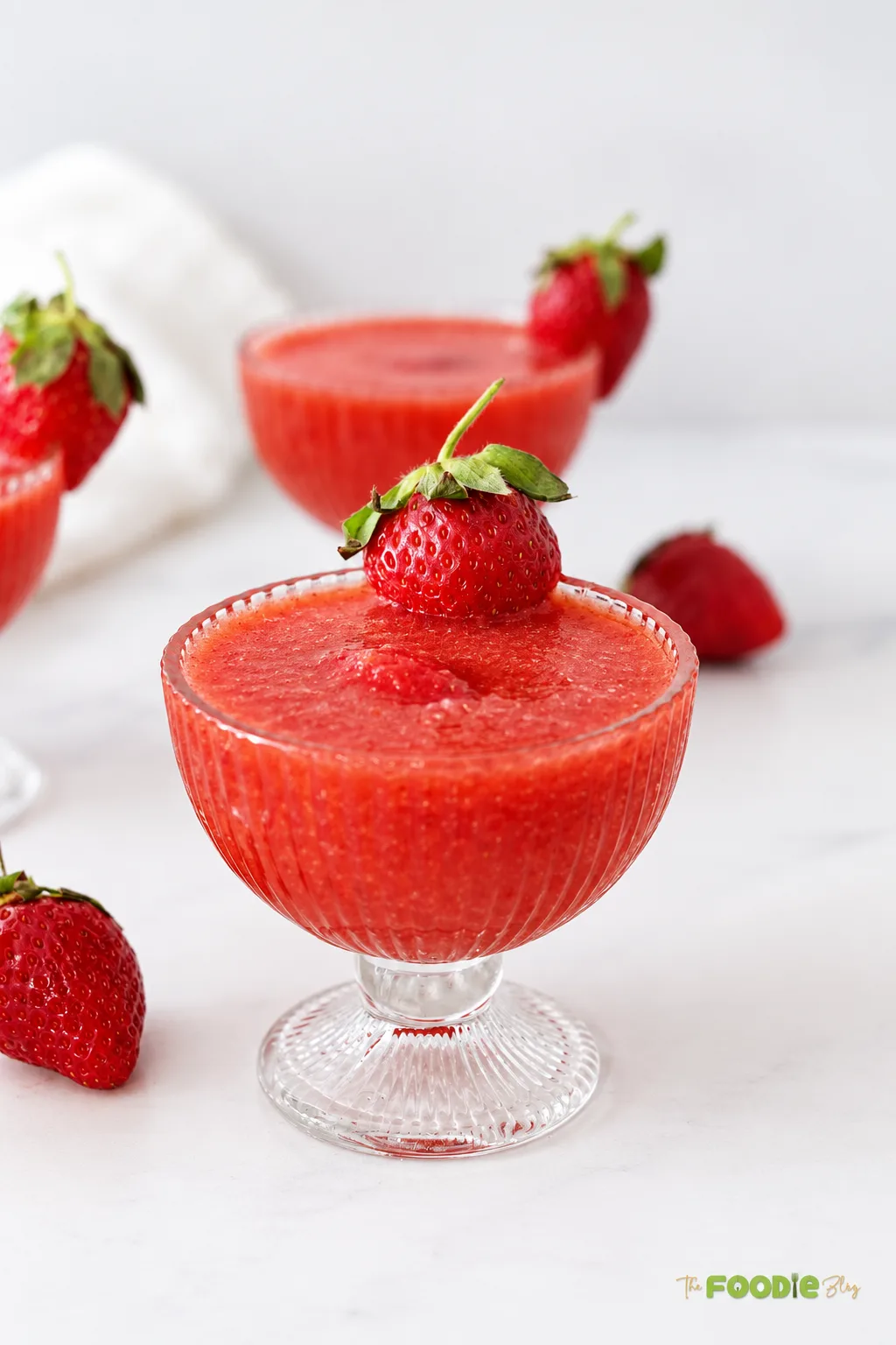 Frozen strawberry daiquiri drink made with strawberries, lime juice, simple syrup, and white rum.